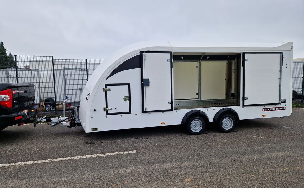BJT Race Transporter 5 550x212x189cm weiß Lichtpaket Showlicht ASR 3500kg Abverkauf