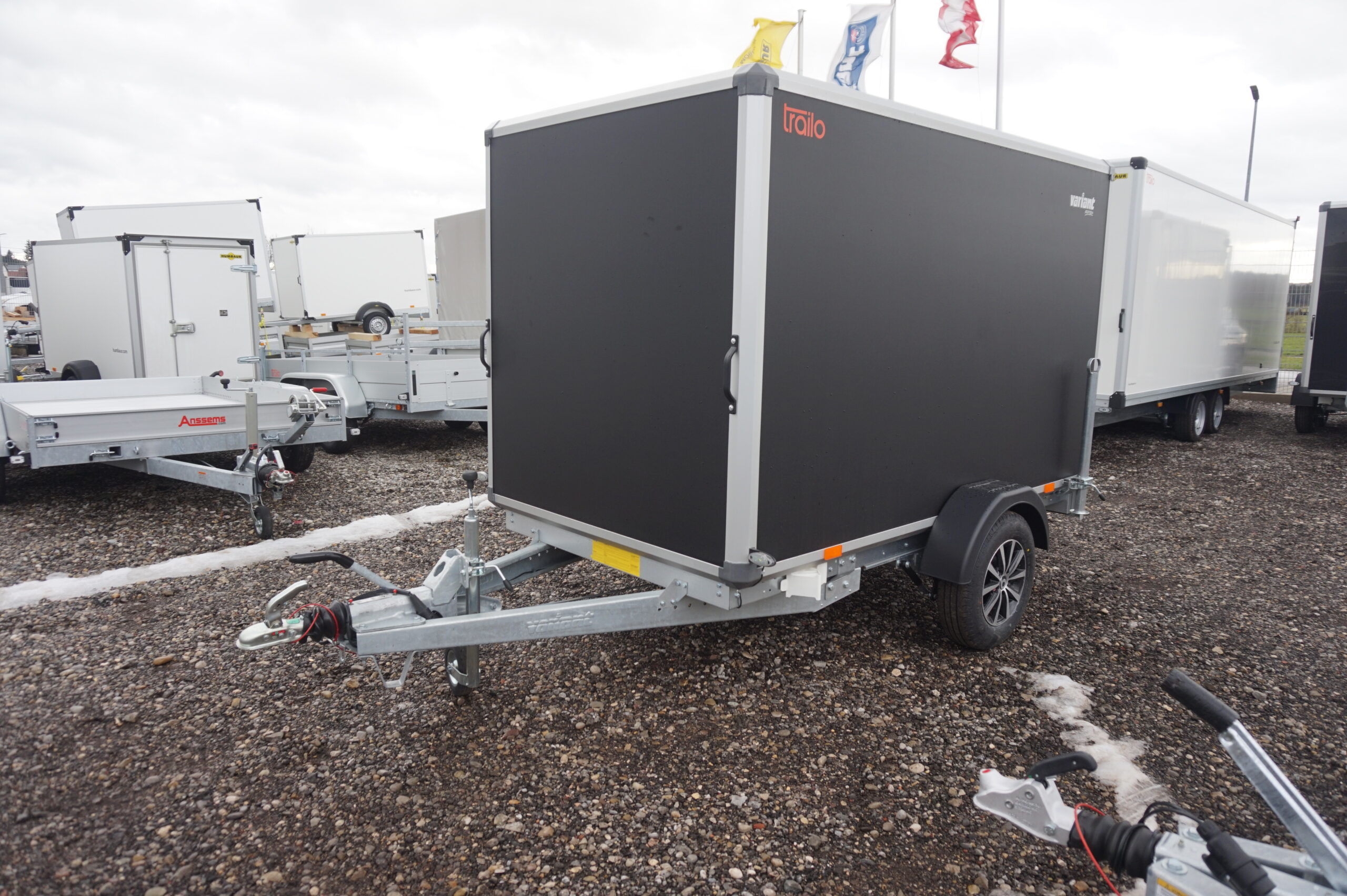 Variant PKW Anhänger Kofferanhänger 1315 Edt. mit Flügeltüren 1350 kg, Ladefläche 2,58 x 1,48 m, Innenhöhe 1,57 m