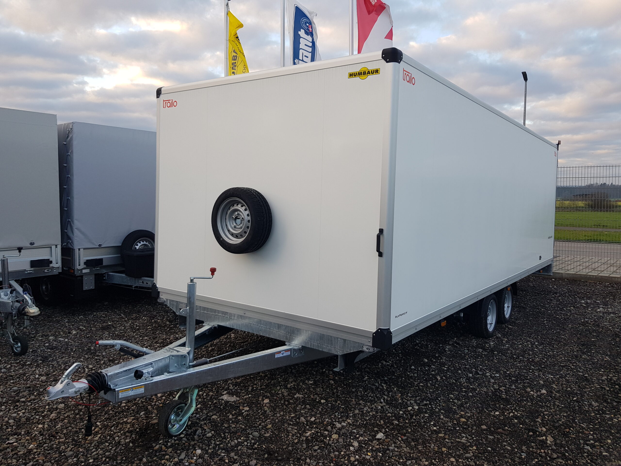 Humbaur PKW-Anhänger Kofferanhänger HKN 356225 -20 PF30, 3500kg, Ladefläche 6,18m x 2,43m Innenhöhe 1,88m