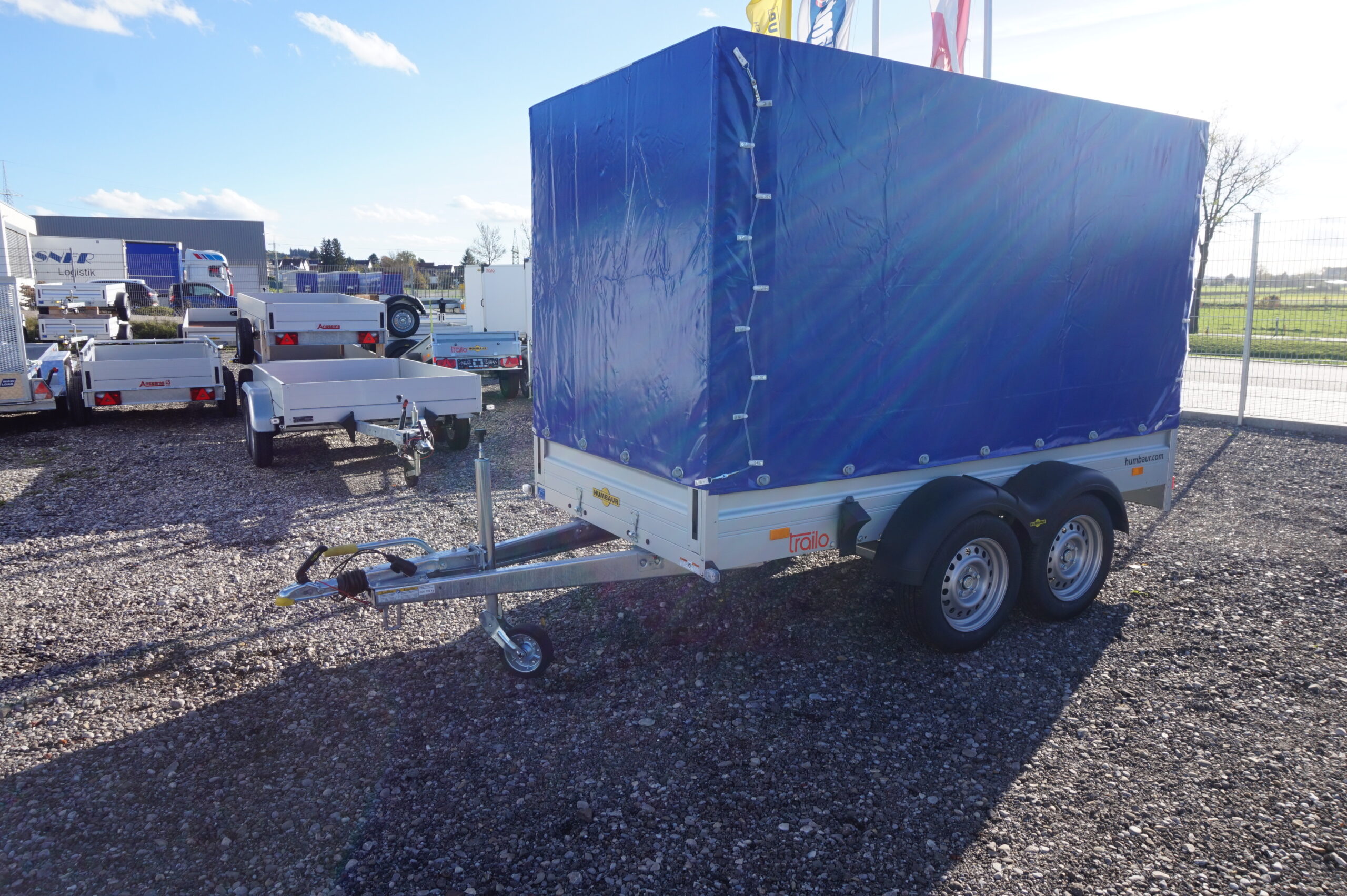 Humbaur HA 203015 KV 2000kg gebremst Ladefläche 3,03 x1,50 m mit Klappe vorn Plane 1,80m Farbe blau